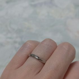 【銀座ダイヤモンドシライシの口コミ】 何種類かお店の方に指輪を出して頂き彼氏が自分で好きな指輪を選びました…