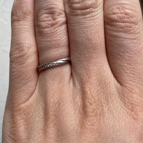 【エクセルコダイヤモンド(EXELCO DIAMOND)の口コミ】 ダイヤモンドが沢山ついているデザインが欲しかったので、12個も埋まって…