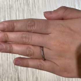 【TRECENTI(トレセンテ)の口コミ】 流れるような流線型なので、どの角度から見てもダイヤモンドが輝きます。
…