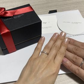 【ラザール ダイヤモンド(LAZARE DIAMOND)の口コミ】 結婚指輪を探していたため、付けてて派手過ぎない、日常生活で家事をして…