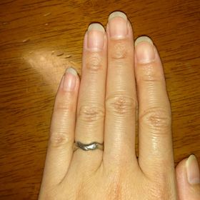 【俄(にわか)の口コミ】 まず、他人との差別化を重視しました。
指輪を購入した当時は婚約指輪との…