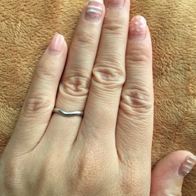 【ティファニー(Tiffany & Co.)の口コミ】 デザインがシンプルで綺麗だったから。
プラチナの指輪なので綺麗に輝いて…