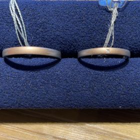 【ひなの口コミ】 素材がマットな感じですごく気に入りました。デザインもマットな部分とツ…