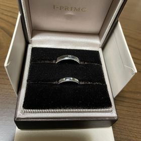 【アイプリモ(I-PRIMO)の口コミ】 リング縦幅のあるデザインの中から選びました。
ミル打ちが施されていて、…