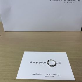 【ラザール ダイヤモンド(LAZARE DIAMOND)の口コミ】 ダイヤに向かってしぼりの効いているリングのデザインが気に入って決めま…