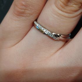 【エクセルコダイヤモンド(EXELCO DIAMOND)の口コミ】 指がしっかりしているため細い指輪よりはある程度太さがある指輪を探して…