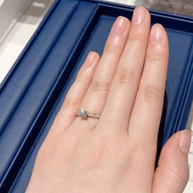 【銀座ダイヤモンドシライシの口コミ】 指輪のデザインやテイストは王道といった感じで、ものすごく奇をてらった…