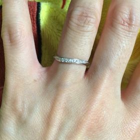 【A・D・A(エー・ディー・エー)の口コミ】 シンプルなものよりダイヤがついたものが希望だったので、いくつか試着さ…