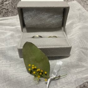 【mina.jewelry(ミナジュエリー)の口コミ】 デザインも素敵で価格帯も理想だったのでこの指輪に決めました。

また、…