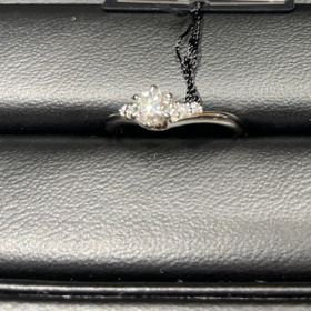 【ラザール ダイヤモンド(LAZARE DIAMOND)の口コミ】 指が綺麗に見えるデザインを求めていたので、V字デザインを試着しました。…