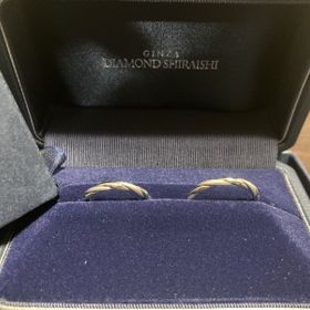 【銀座ダイヤモンドシライシの口コミ】 ［指輪のデザイン］シンプル方ワンポイントでひねりを入れることで光沢が…