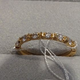 【STAR JEWELRY(スタージュエリー)の口コミ】 ハーフエタニティのようなデザインだが、ダイヤの一粒ずつが大きく、存在…