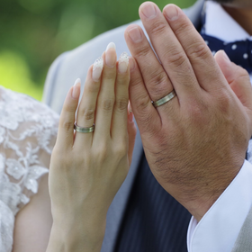 【CHRISTIAN BAUER(クリスチャンバウアー)】の口コミ よくある指輪よりかなり太めなデザインで人とは違うのが良かったです。ホワ...