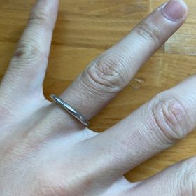 【ショーメ(CHAUMET)の口コミ】 シンプルなデザインでとても気に入っています。少し指の節が太いのが気に…