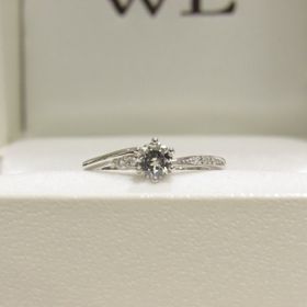 【輪-RIN-の口コミ】 指輪のデザインが気に入りました。
購入時、複数のダイアモンドを見せてい…