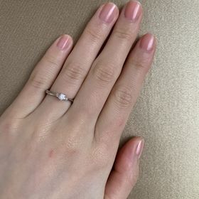 【festaria bijou SOPHIA(フェスタリア ビジュソフィア)の口コミ】 全体的に細くダイヤも大き過ぎない華奢な指輪が良かったので、とても満足…