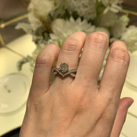 【ショーメ(CHAUMET)の口コミ】 ショーメ特有のデザインのものを試着させていただきました。どれも可愛い…