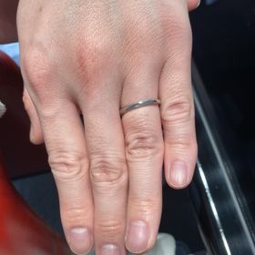 【銀座ダイヤモンドシライシの口コミ】 デザインが気に入った。1/4が艶消し加工となっているため、付け方によって…