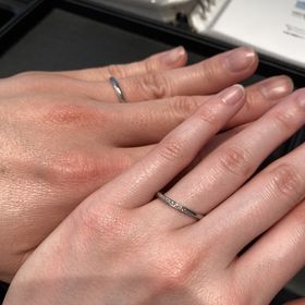 【銀座ダイヤモンドシライシの口コミ】 シンプルであきのこないデザインで高級感があるのでこちらの指輪に決めま…