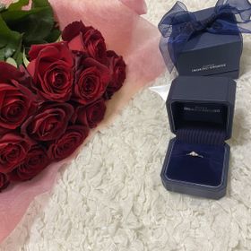 【銀座ダイヤモンドシライシの口コミ】 彼女に似合いそうな物を見つけて、一目惚れしました。世界に一つしかない…