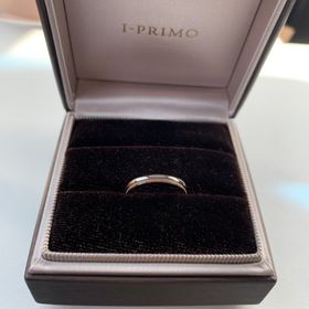 【アイプリモ(I-PRIMO)の口コミ】 華奢なデザインがとても可愛く、ミル打ち加工の部分がピンクゴールドのと…