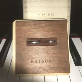 【KATSUKI(カツキ)】の口コミ 主人の好みで数点選んだ中で形が円形ではなく歪んでいる所、人と被りにくい...