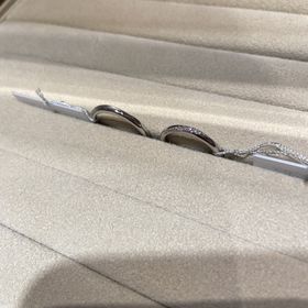 【TRECENTI(トレセンテ)の口コミ】 デザインとつけ心地が良かったです。
女性の方はキラキラ過ぎずに程よい感…