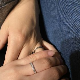 【ラザール ダイヤモンド(LAZARE DIAMOND)の口コミ】 もともとウェーブで探していたのですが、ストレートタイプの指輪をつけて…