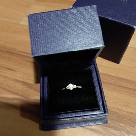 【俄(にわか)の口コミ】 デザインはシンプル、かつとても上品でした。主人は吟味して購入してくれ…