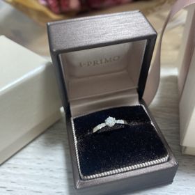 【アイプリモ(I-PRIMO)の口コミ】 指輪の決め手は、デザインです。彼女がシンプルなものが好きで、ただ中央…