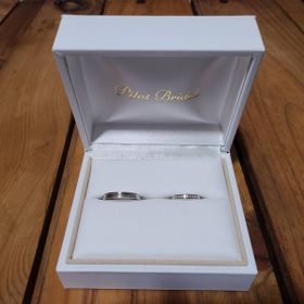 【PILOT BRIDAL(パイロットブライダル)の口コミ】 ハーフエタニティデザインで探しており、店舗で何種類か見比べさせていた…