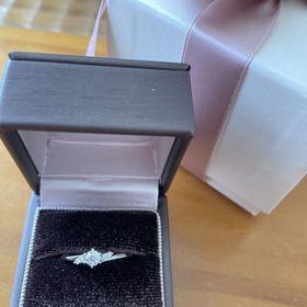 【アイプリモ(I-PRIMO)の口コミ】 先月婚約指輪をいただきました。
前日サイズのお直しで初めてアイプリモさ…