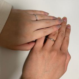 【銀座ダイヤモンドシライシの口コミ】 新婦のデザインはシンプルなデザインで、ペアリングと一緒につけることも…