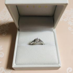 【宝寿堂(ほうじゅどう)の口コミ】 他の人とあまり被らないデザインが良かったのと、横にメレダイヤがついた…