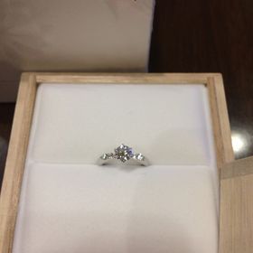 【宝寿堂(ほうじゅどう)の口コミ】 ブランドに興味がなく、石のカラーと大きさ重視だったのでこちらで決めま…