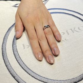 【ひなの口コミ】 ダイヤを旦那が購入し、その後、2人でリングの土台を選びに行きました。リ…