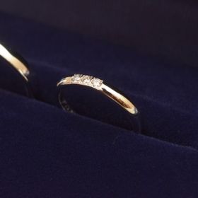 【銀座ダイヤモンドシライシの口コミ】 すこしゴージャスな感じを出したかったので、ダイヤを埋め込みにした事で…