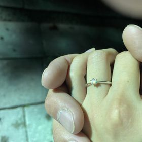 【ENUOVE(イノーヴェ)の口コミ】 デザインがシンプルなので自分の指にしっくり。
飽きずにずーっと長く使え…