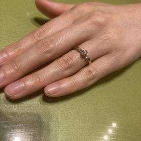 【STAR JEWELRY(スタージュエリー)の口コミ】 彼女と事前に下見に行き、デザインを選んで貰いました。
デザインの決め手…