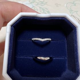 【4℃ BRIDAL(ヨンドシーブライダル)の口コミ】 シンプルで、輝きが綺麗なものを選びました。デザインがたくさんある中で…