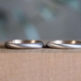 【Cayof(カヨフ)の口コミ】 素材・テクスチャー・幅の選択肢が多く、自分たちにとって理想の指輪を作…