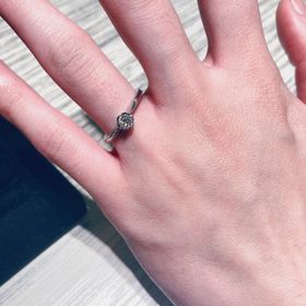 【TRECENTI(トレセンテ)の口コミ】 指輪のデザインが今まで見た中でダントツで可愛くて気に入りました。お花…
