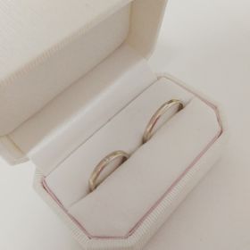 【Honey Bride(ハニーブライド)の口コミ】 とにかく色みが大変気に入りました。主人は色黒でどの指輪をしてもやたら…