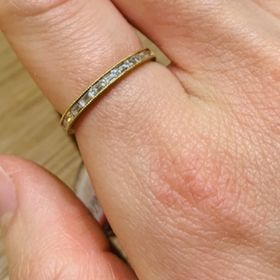 【Love Bond(ラブボンド)の口コミ】 変わったデザインのエタニティリングが目に止まったので、試着させて頂き…