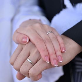 【ウィスプ(WISP)の口コミ】 私は、メレダイヤを挟み込むようなデザインの指輪をご提案いただきました…