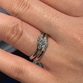 【銀座ダイヤモンドシライシの口コミ】 一生ものになる指輪を探していました。シンプルすぎるのは飽きやすく、派…