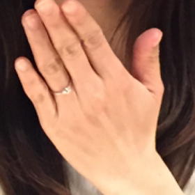 【天賞堂の口コミ】 いろいろと見た中で、一番輝いていたダイヤでした。
大きさも０．４Ｃあり…