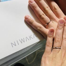 【俄(にわか)の口コミ】 妻と夫でセットの形になっているのが可愛かったこと。仕事柄、ダイヤが目…