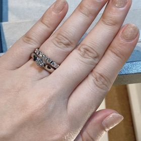 【NIESSING(ニーシング)の口コミ】 存在感のある太めのデザインが印象的でした。
また素材のカラーが豊富で、…