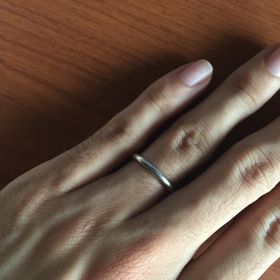 【ラザール ダイヤモンド(LAZARE DIAMOND)の口コミ】 妻はデザイン性を重視し、私は付け心地を重視して指輪を探していました。
…